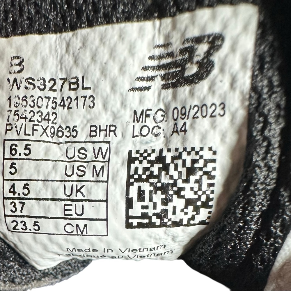 New Balance 327 Women's Athletic Shoes in Black, White - Picture 3 of 15